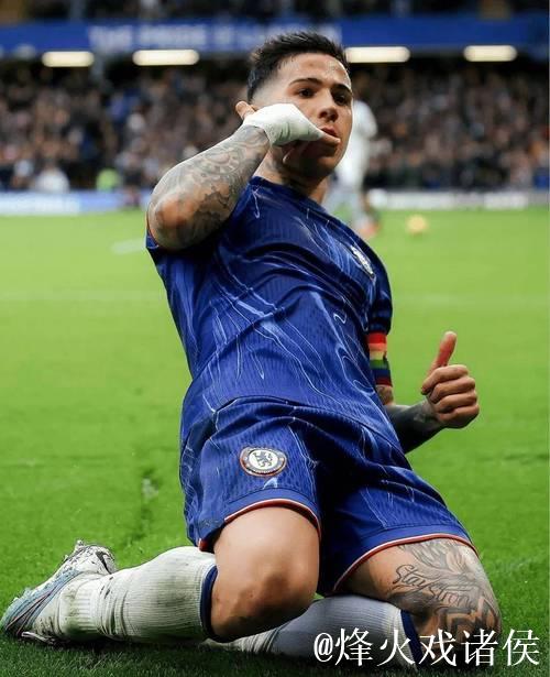 切尔西夺世俱杯冠军，恩佐晒庆祝照更新社媒